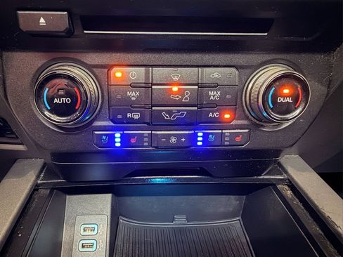 Used 2018 Ford F150 Raptor w/ Equipment Group 802A Luxury AWD/4WD image 28