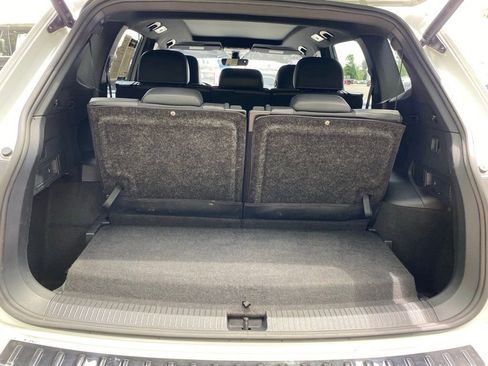 Used 2024 Volkswagen Tiguan SE R-Line FWD image 31