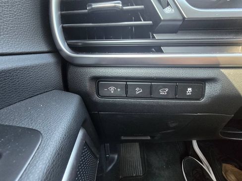 Used 2025 Kia Telluride S FWD image 25