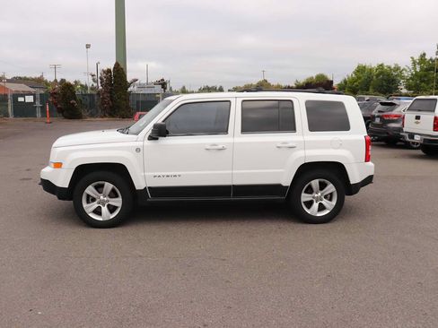 Used 2014 Jeep Patriot Latitude AWD/4WD image 8