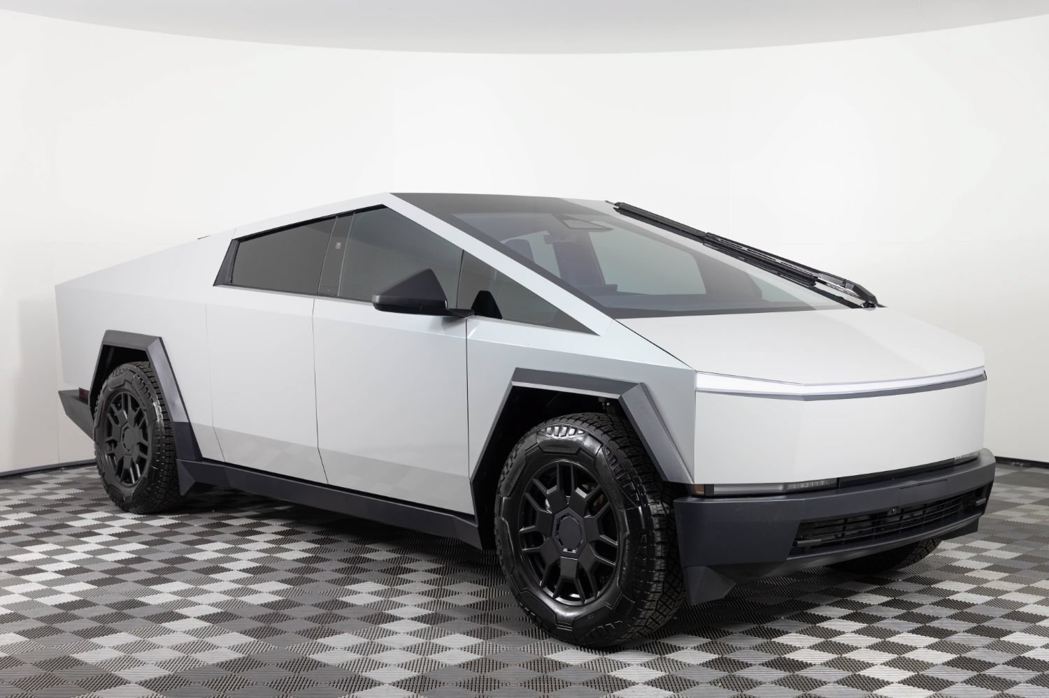Used 2024 Tesla Cybertruck AWD Crew Cab image 10