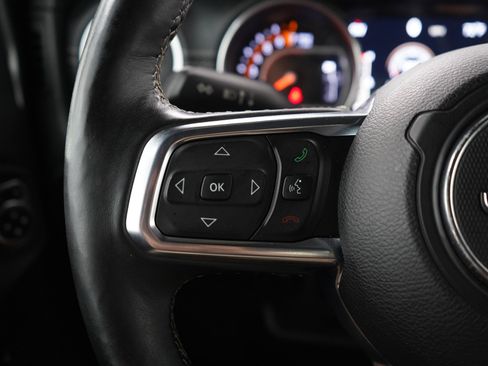 Used 2018 Jeep Wrangler Unlimited Sahara AWD/4WD image 25