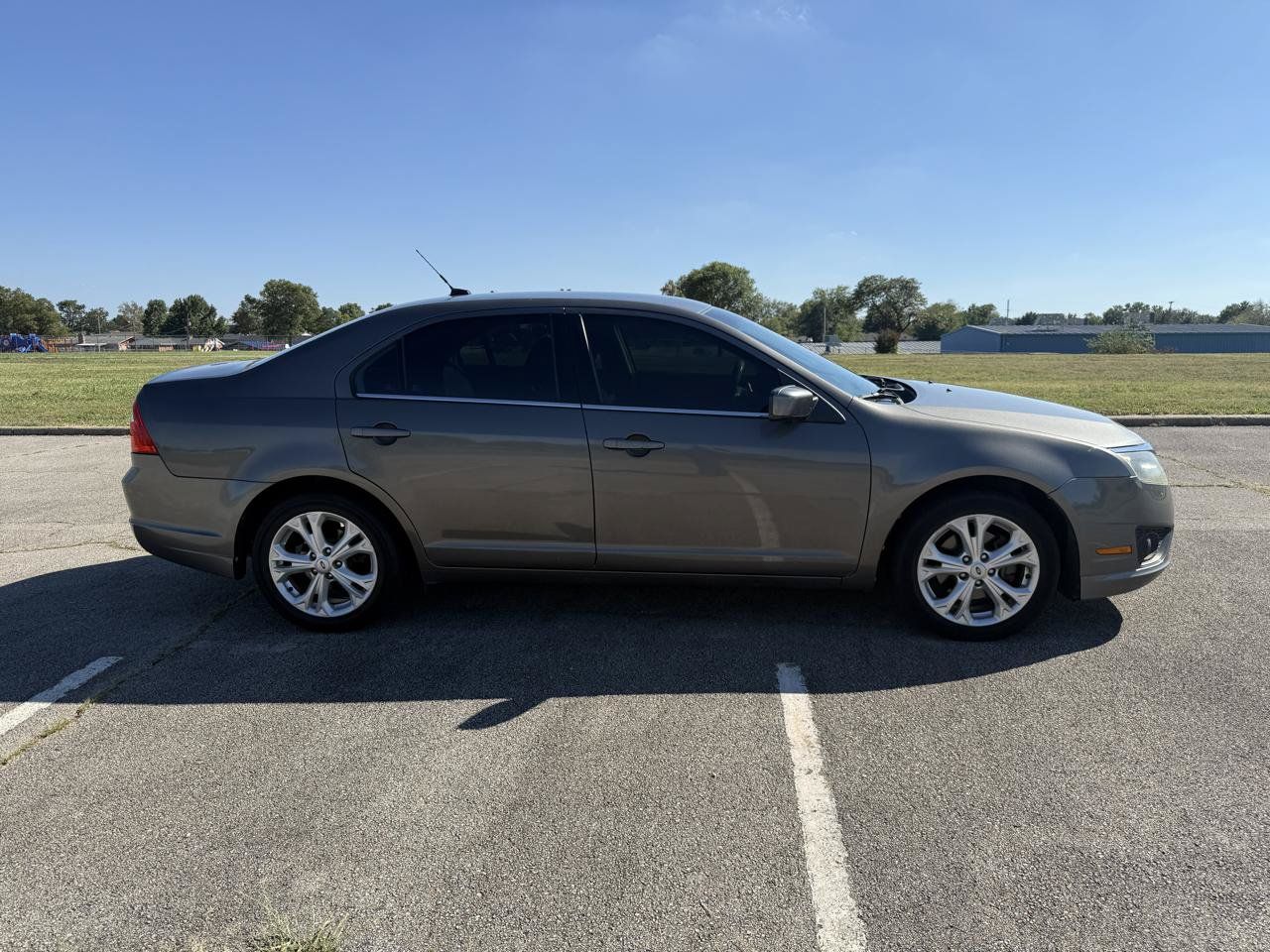 Used 2012 Ford Fusion SE FWD image 4