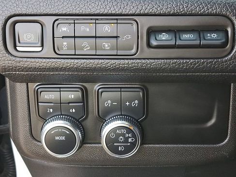 Used 2022 GMC Yukon Denali image 28