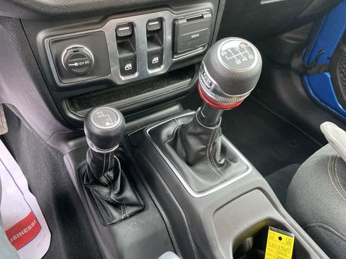 Used 2024 Jeep Wrangler Sport S image 19