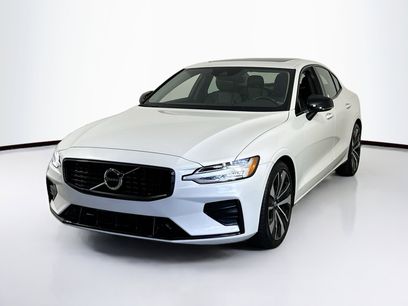 Used 2022 Volvo S60 B5 Momentum
