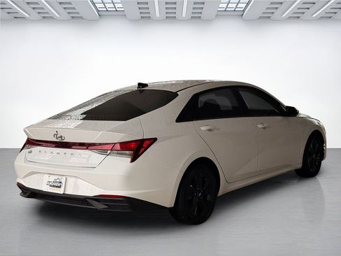 Used 2023 Hyundai Elantra SEL w/ Cargo Package FWD image 4
