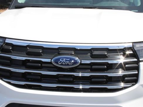 New 2026 Ford Explorer Active RWD image 19