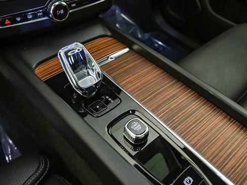 Certified 2023 Volvo XC60 T8 Ultimate w/ Protection Package Premier AWD/4WD image 20