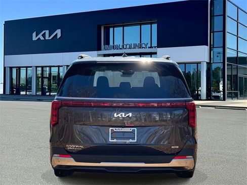 New 2026 Kia Carnival EX image 5