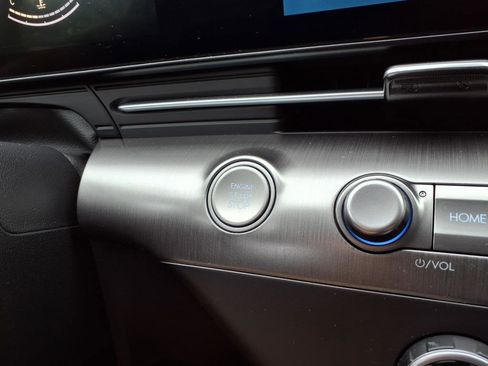 Used 2024 Hyundai Kona SE image 21