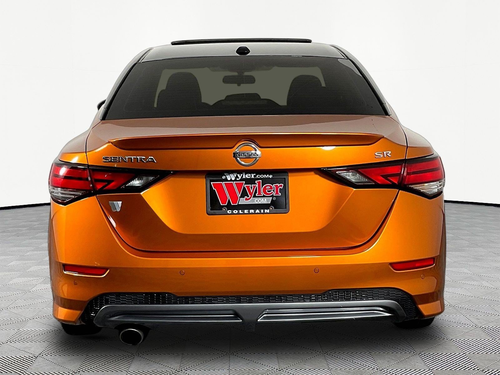 Used 2022 Nissan Sentra SR w/ SR Premium Package FWD image 5