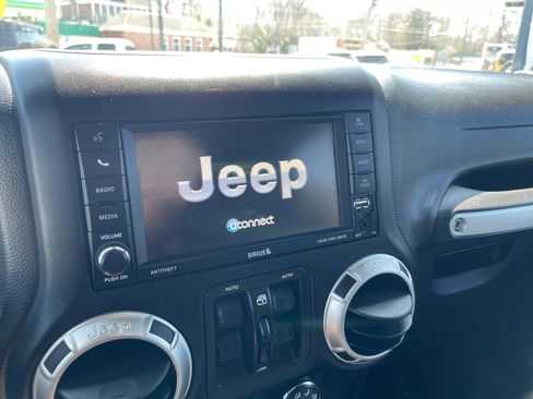 Used 2017 Jeep Wrangler Unlimited Rubicon w/ Cold Weather Group image 26