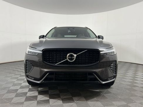 Certified 2025 Volvo XC60 B5 Core w/ Climate Package image 4