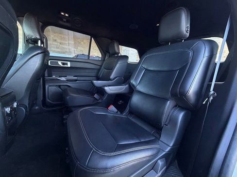 Used 2020 Ford Explorer XLT w/ Equipment Group 202A image 22