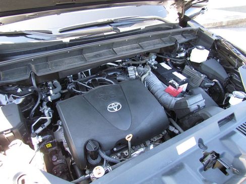 Used 2022 Toyota Highlander XLE AWD/4WD image 31