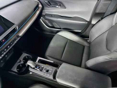Used 2024 Toyota Prius XLE FWD image 27