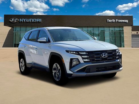 New 2026 Hyundai Tucson Blue SE image 11