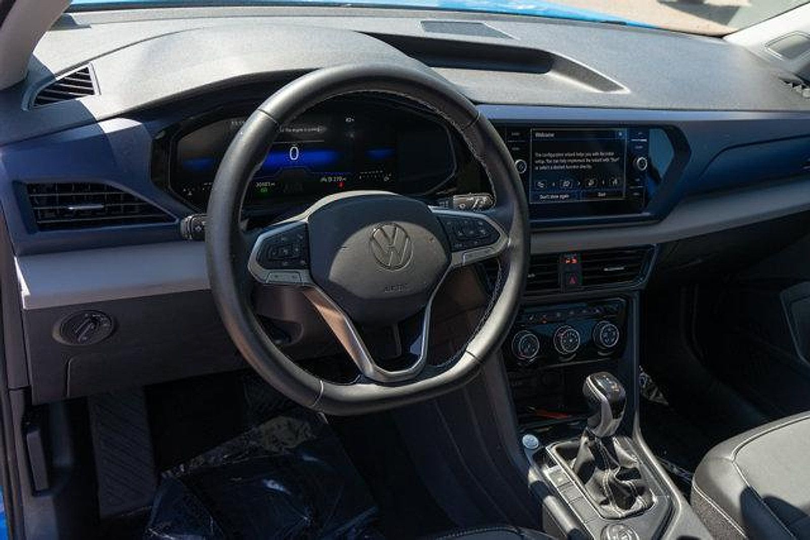 Certified 2023 Volkswagen Taos SE w/ Panoramic Sunroof Package AWD/4WD image 9