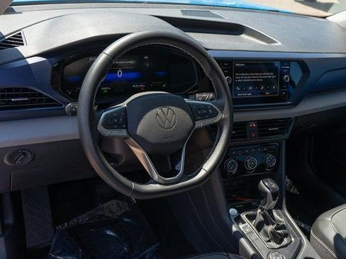 Certified 2023 Volkswagen Taos SE w/ Panoramic Sunroof Package AWD/4WD image 9