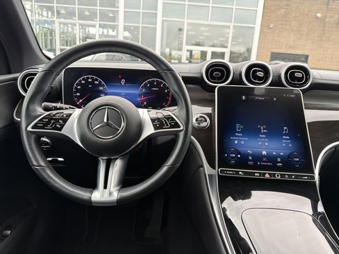 Used 2023 Mercedes-Benz GLC 300 4MATIC image 12