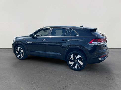 Used 2024 Volkswagen Atlas Cross Sport SE w/ Panoramic Sunroof Package FWD image 3