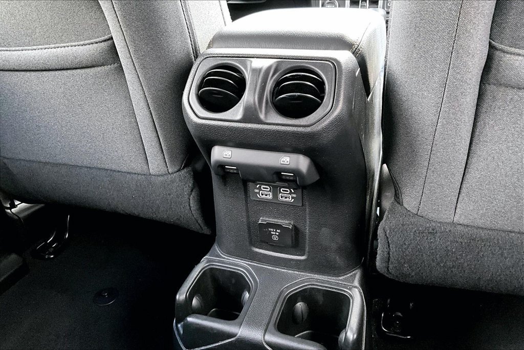 Used 2026 Jeep Wrangler Unlimited Sahara AWD/4WD image 20