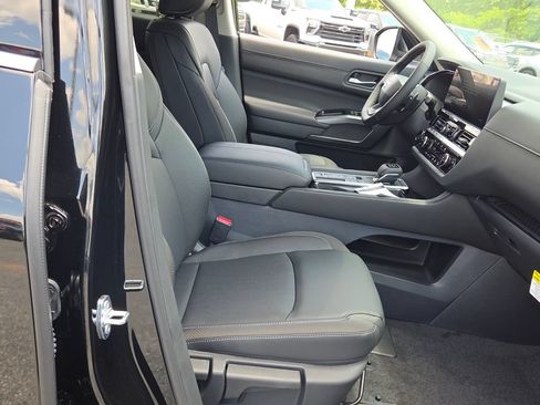 New 2026 Nissan Pathfinder SL FWD image 13