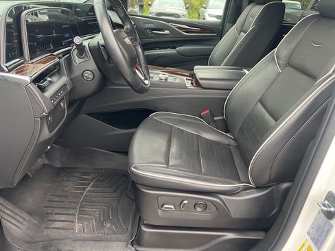 Used 2022 Cadillac Escalade Premium Luxury image 13