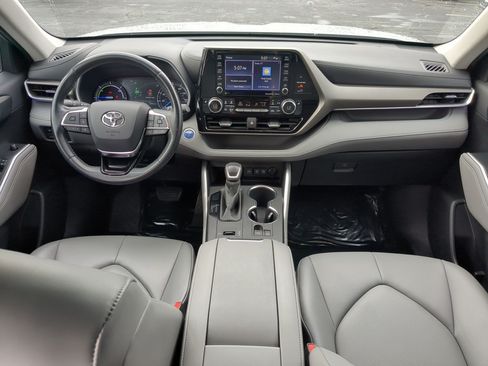 Used 2020 Toyota Highlander XLE AWD/4WD image 31