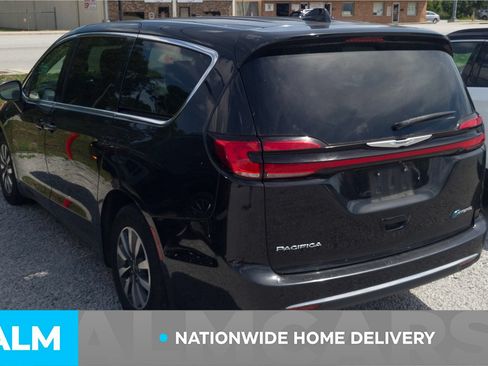 Used 2023 Chrysler Pacifica Touring-L FWD image 5
