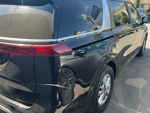 Used 2024 Kia Carnival LX FWD image 2