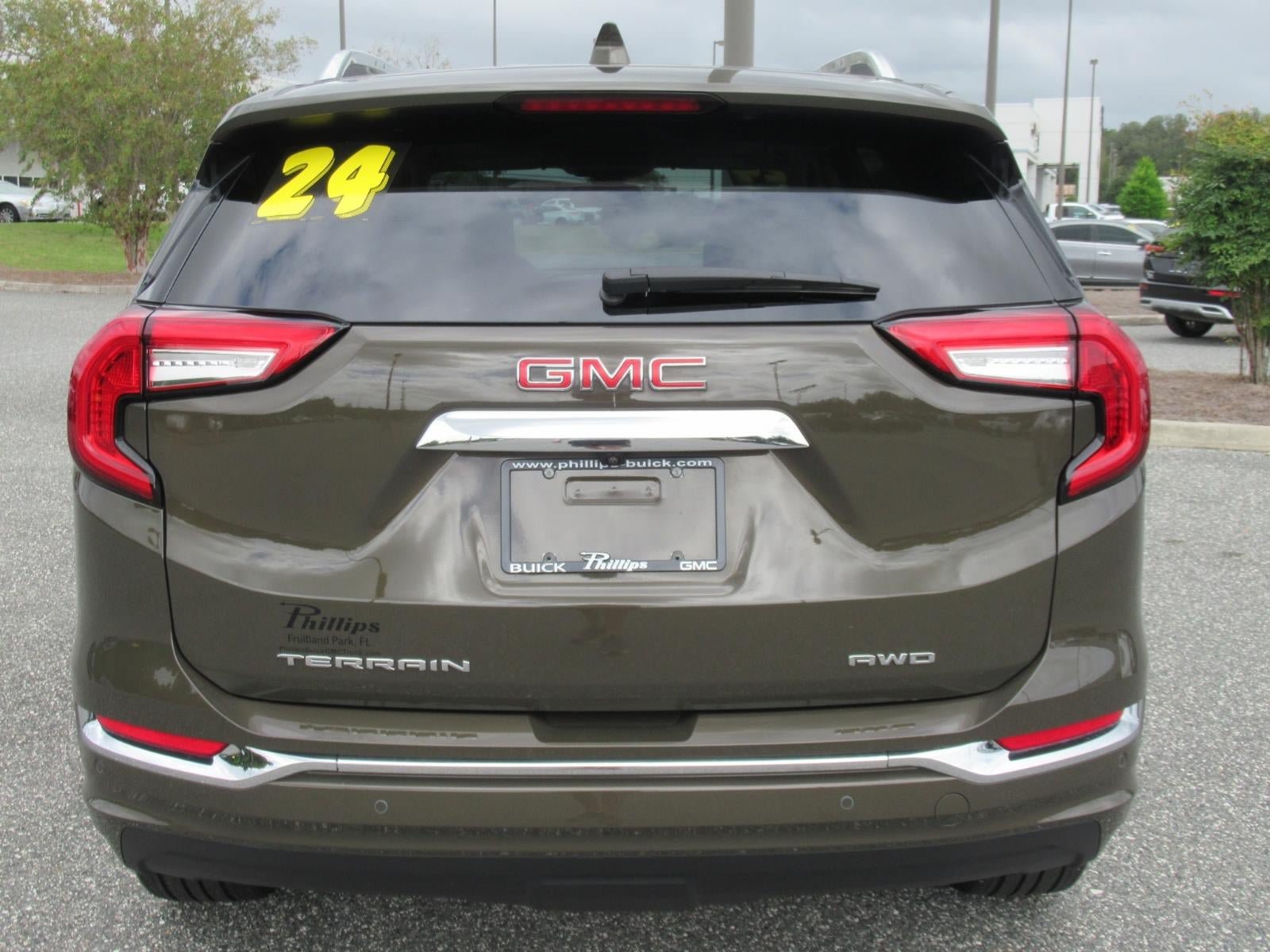 Used 2024 GMC Terrain Denali w/ Denali Premium Package AWD/4WD image 7