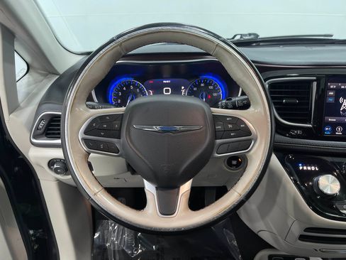 Used 2019 Chrysler Pacifica Limited FWD image 22