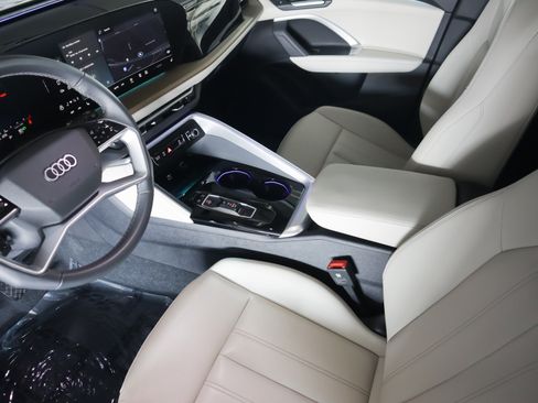 Certified 2025 Audi Q5 Premium w/ Convenience Package AWD/4WD image 23