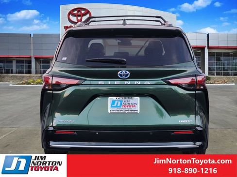 Used 2025 Toyota Sienna Limited AWD/4WD image 7