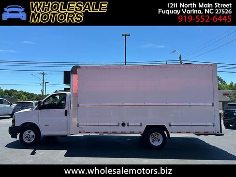 Used 2021 GMC Savana 3500 Extended w/ Power Convenience Package RWD image 1