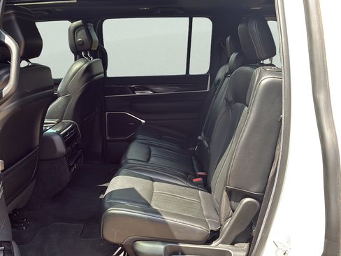Used 2022 Jeep Wagoneer Series I w/ Premium Group I AWD/4WD image 25
