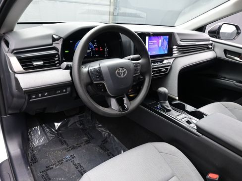 Used 2025 Toyota Camry LE image 13