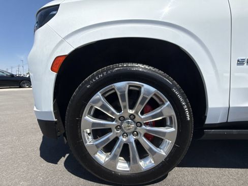 Used 2022 Chevrolet Suburban Premier AWD/4WD image 10