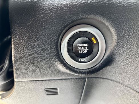 Used 2020 Chrysler Pacifica Touring-L AWD/4WD image 25