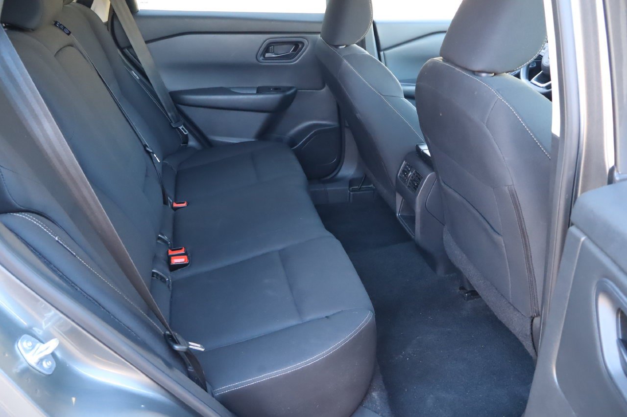 Used 2024 Nissan Rogue S AWD/4WD image 17