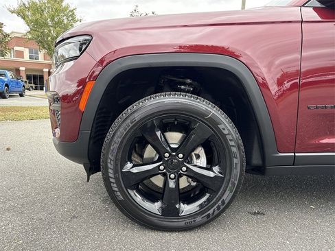 New 2025 Jeep Grand Cherokee Altitude image 10
