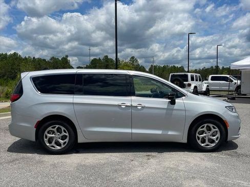 Certified 2024 Chrysler Pacifica Limited w/ Trailer Tow Group AWD/4WD image 24