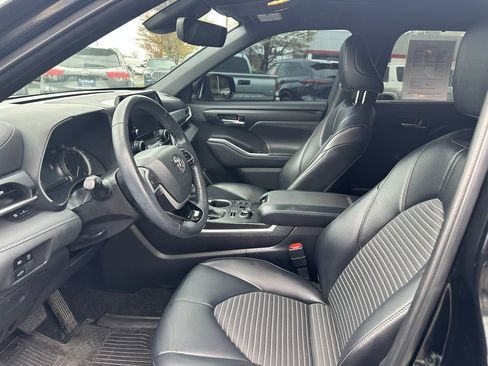 Used 2023 Toyota Highlander XSE image 13