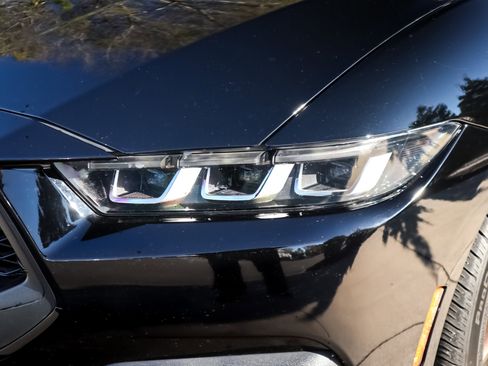 Used 2025 Ford Mustang Premium image 6