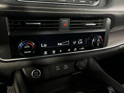 Used 2023 Nissan Rogue SV image 17