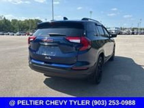 Used 2022 GMC Terrain SLE w/ Driver Convenience Package FWD image 8