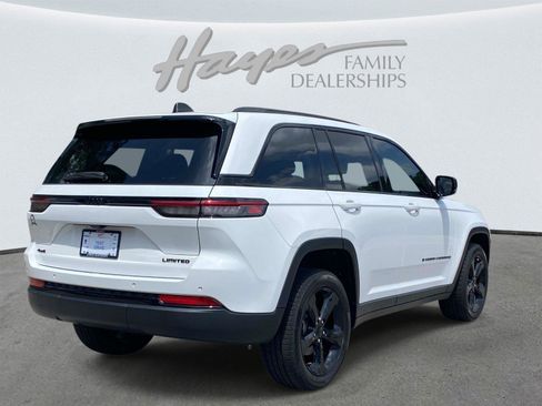 Used 2023 Jeep Grand Cherokee Limited AWD/4WD image 3