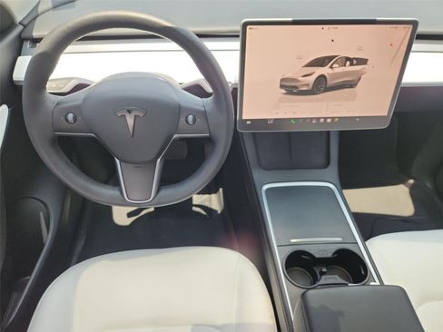 Used 2022 Tesla Model Y Long Range AWD/4WD image 11